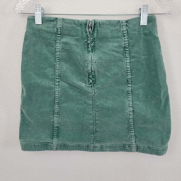 Newbury Kustom Curduroy Green Skirt Size Medium Preppy Academia Punk - Picture 6 of 7